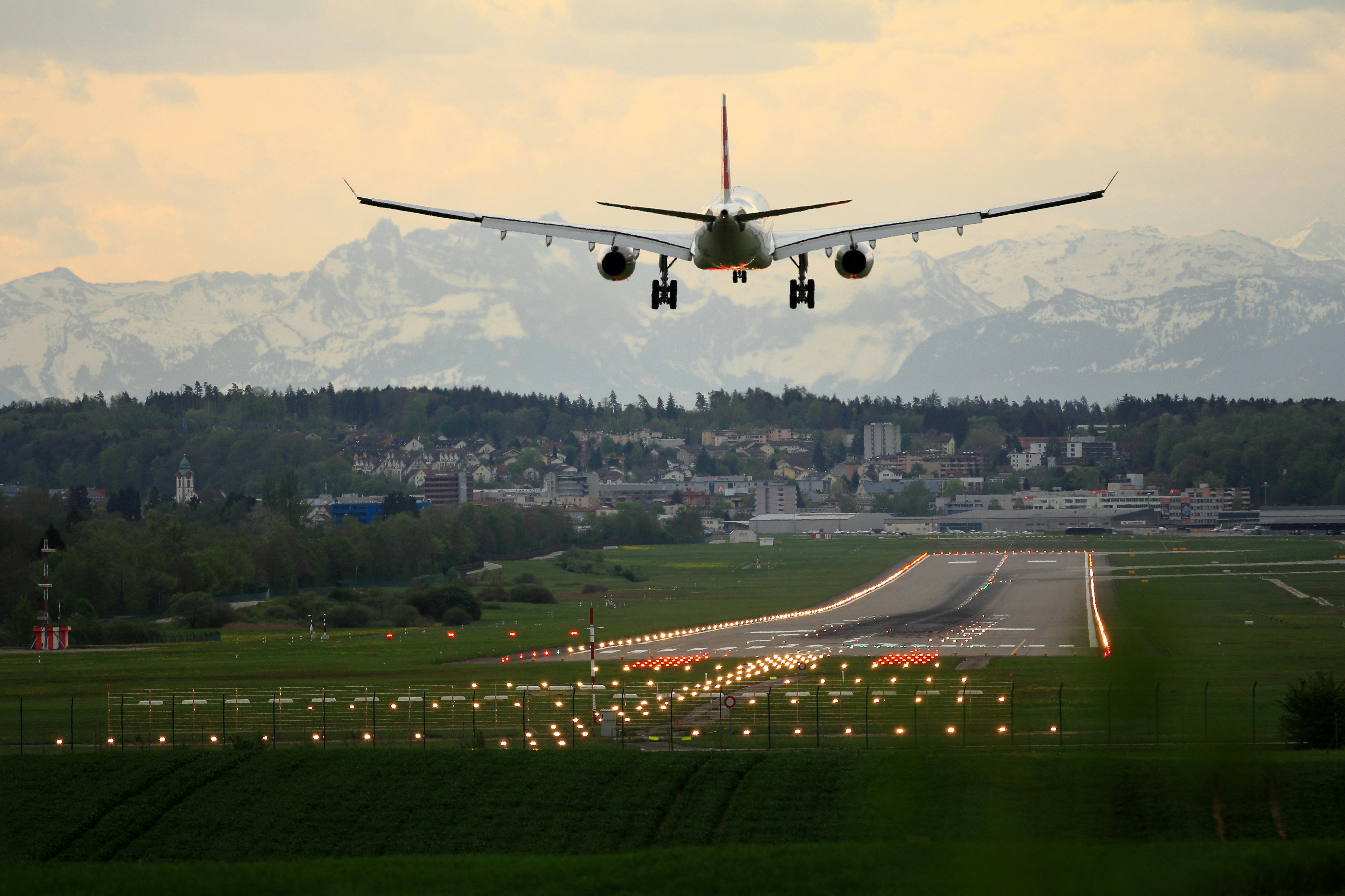 Skybound Studios X-Plane 12 European Airport Scenery